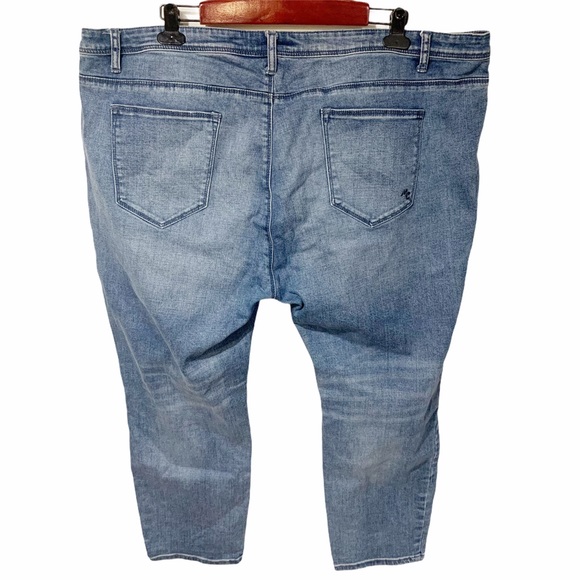 Modcloth Plus Size 3X Light Wash Distressed Ripped Straight Leg Jeans - Picture 6 of 6